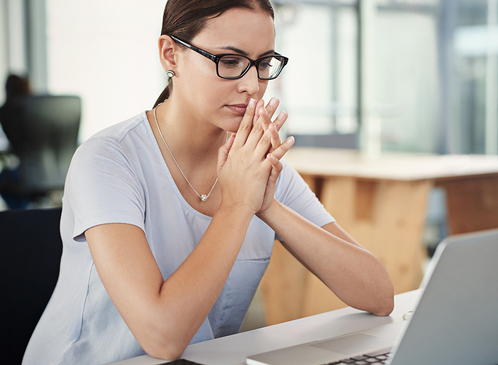 Thinking Female Person Developer Office With Laptop Vision Planning Solutions Ideas Creative Startup Business Woman Developing Information Computer Workplace - Barão Assessoria Contábil